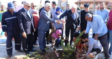 محافظ جنوب سيناء يغرس شجرة زيتون فى اليوم العالمى للتطوع بشرم الشيخ