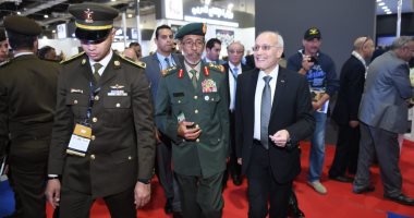 "العصار"  ورئيس أركان الجيش الإماراتى يتفقدان جناح الإنتاج الحربي بـ EDEX2018