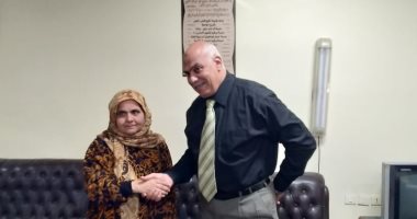 رئيس مدينة طوخ يستقبل "بائعة البرسيم" المعتدى عليها من قبل موظف