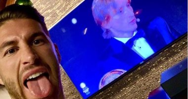 راموس يحتفل على طريقته الخاصة بفوز صديقه لوكا مودريتش بالكرة الذهبية ..صور