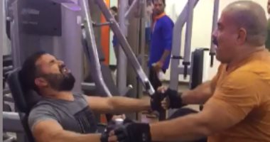 على طريقة "ودعه يا لمبى".. أسلوب كوميدى جديد داخل صالات الجيم لتحفيز اللاعبين