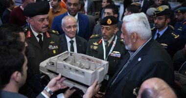 "العصار" والشيخ "بن طحنون" يتفقدان جناح الإنتاج الحربى بمعرض EDEX 2018