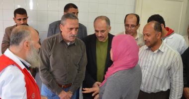 صور .. محافظ الإسماعيلية يتفقد نقاط مسح فيروس سى بالقصاصين