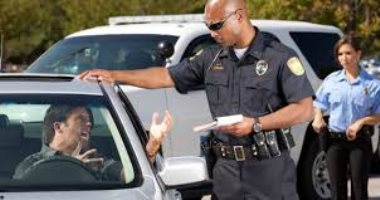 فاكرها ميكروباص.. حرمان بريطانى من القيادة لاصطحابه 11 شخصا فى سيارته