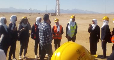 رحلة علمية لطلاب قسم الطاقة الشمسية بالغردقة لمحطة الرياح شمال الغردقة 