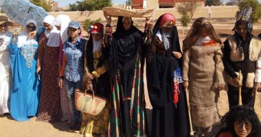 صور ..تعليم الوادى الجديد يدشن اوبريت استعراضى لتطور صناعة الملابس عبر العصور
