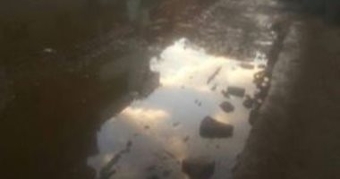 صور.. الصرف الصحى يغرق موتى مقابر قرية "منطاى" بشبرا الخيمة منذ 16 عاما