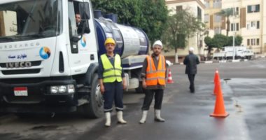 صور.. صرف القاهرة تسيطر على تجمعات مياه الأمطار وتعلن استمرار الطوارئ