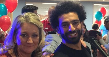 محمد صلاح يرسم البسمة على وجوه ذوى الاحتياجات الخاصة فى ليفربول.. صور