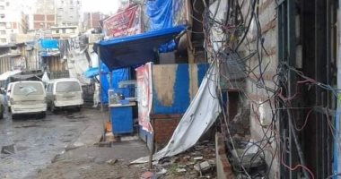 صور.. أضبط مخالفة.. الباعة الجائلين يسرقون التيار الكهربائى بوسط الإسكندرية