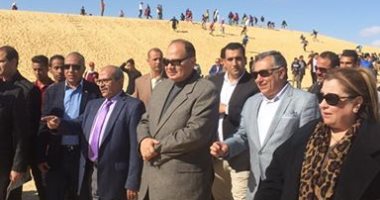 محافظ الفيوم يشهد فعاليات مهرجان التزحلق على الرمال لطلاب الجامعات