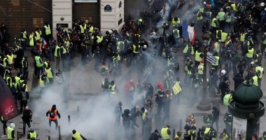 "السترات الصفراء" ترفض خطاب الرئيس الفرنسى وتتمسك بمطالبها
