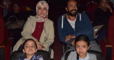 صورة تجمع الفنان الكوميدى سامح حسين بأسرته: أجمل أصدقاء هم العيلة