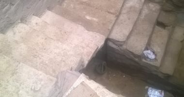 قارئ يناشد أصحاب القلوب الرحيمة ببناء سقف يحمية من البرد هو ووالدتة