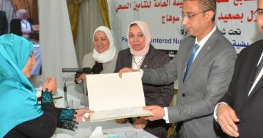 محافظ سوهاج يكرم 45 من الممرضات والممرضين المتميزين بـ 4 محافظات