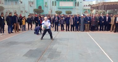محافظ القليوبية يطلق إشارة البدء لمباراتى "كرة قدم وسلة" ببنها