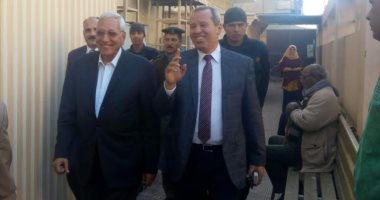 محافظ الدقهلية يناقش سد العجز فى الأطباء مع وكيل وزارة الصحة