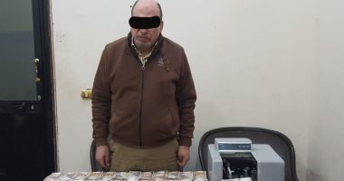ضبط تاجر ملابس يزاول تجارة العملة بكفر الشيخ 