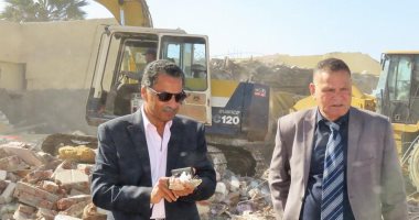 مدير أمن الإسماعيلية يقود حملة لإزالة التعديات والاشغالات بطريق البلاجات 