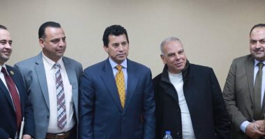 وزير الرياضة يستقبل والد محمد صلاح لمناقشة إنشاء متحف باسم النجم العالمى