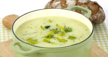 طريقة عمل شوربة البطاطس والكرات
