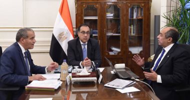 رئيس الوزراء يستعرض مع وزيرى التموين والزراعة خريطة المنتجات والسلع الزراعية