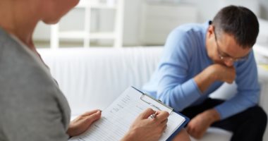 التحدث مع الطبيب النفسى أفضل من الصديق لهذه الأسباب