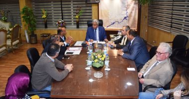 صور.. محافظ أسوان يجتمع بوفد الصندوق الدولى للتنمية الزراعية