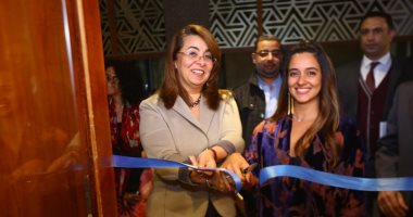 صور.. وزيرة التضامن الاجتماعى تفتتح معرض عن دور الأسرة والأمومة