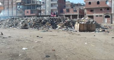 قارئ يشكو انتشار القمامة بشارع أحمد عرابى الرئيسى  فى شبرا الخيمة