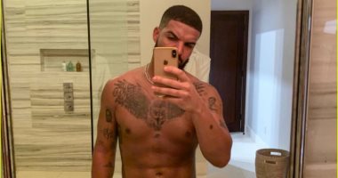 شاهد آخر صورة نشرها "دريك" عبر انستجرام على طريقة "selfie mirror"  