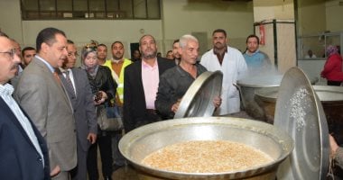 نائب رئيس جامعة أسيوط فى جولة مفاجئة على المطعم المركزى