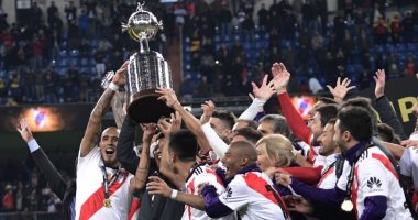 مراسم تتويج ريفر بليت بكأس كوبا ليبرتادوريس.. فيديو وصور