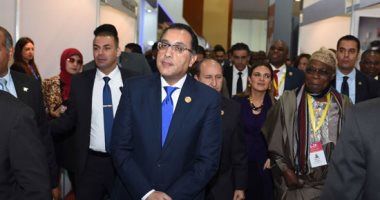 صور.. رئيس الوزراء يتفقد أجنحة المعرض الأول للتجارة البينية الأفريقية