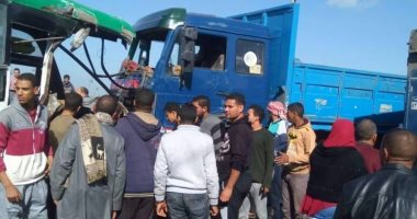 قارئ يشارك "صحافة المواطن" بصور لحادث طريق دمنهور دسوق  