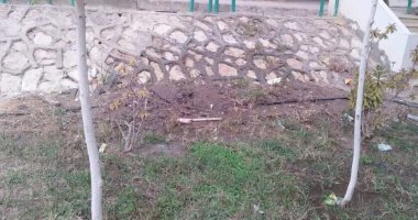 قارئ يشكو كسر ماسورة المياه فى التجمع الثالث بالمنطقة الأولى