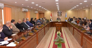 محافظ أسيوط يلتقى بعض رجال الأعمال ومستثمرى منطقة الصفا الصناعية