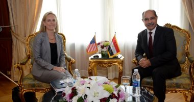 وزير الطيران يستقبل وزيرة الأمن الداخلى الأمريكى.. واستئناف خط الشحن المشترك