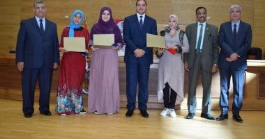 تكريم 76 عضو تدريس فى "عيد العلم الأول" بجامعة سوهاج
