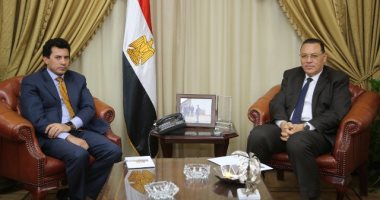 محافظ الشرقية يبحث مع وزير الشباب تطوير المنشآت الرياضية بالمحافظة