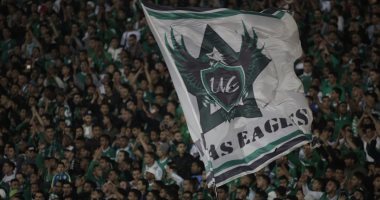 فيديو.. الشماريخ تملأ ملعب محمد الخامس فى مباراة الرجاء والإسماعيلي