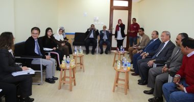 محافظ قنا وممثل هيئة التعاون الدولى اليابانية يتفقدان المدرسة المصرية اليابانية 