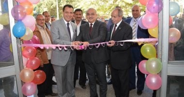 فيديو وصور.. رئيس جامعة أسيوط يفتتح افتتاح المعرض الخيرى للملابس
