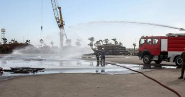 مناورة مكافحة حريق بساحة الأبلاكاش بميناء دمياط