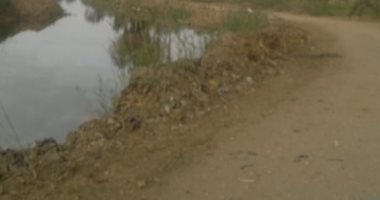 صور.. مطالب بإنارة ورصف طريق جبل سعد قصر الجبالى الجديد فى الفيوم   