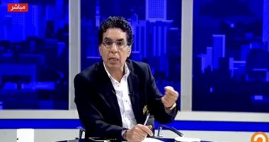 "مذيع دبل فيس" .. بوشه ع النهار وبضهره على "مكملين"