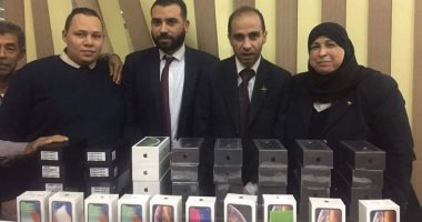 صور.. إحباط محاولة تهريب 78 "أى فون" بمطار القاهرة