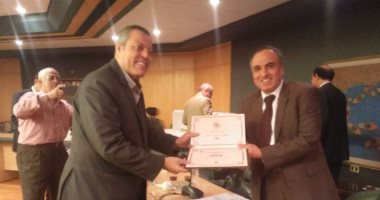 صور.. عبد المحسن سلامة يكرم لجنة التحكيم المشرفة على مسابقة التفوق الصحفى