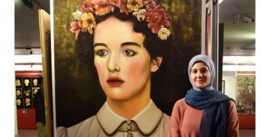 صور.. "إنجى" تبدع فى رسم اللوحات الفنية.. وتحلم بـ"العالمية" 
