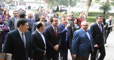 صور.. وزير التعليم العالى يصل طب عين شمس لافتتاح وحدات جديدة بمستشفى الدمرداش